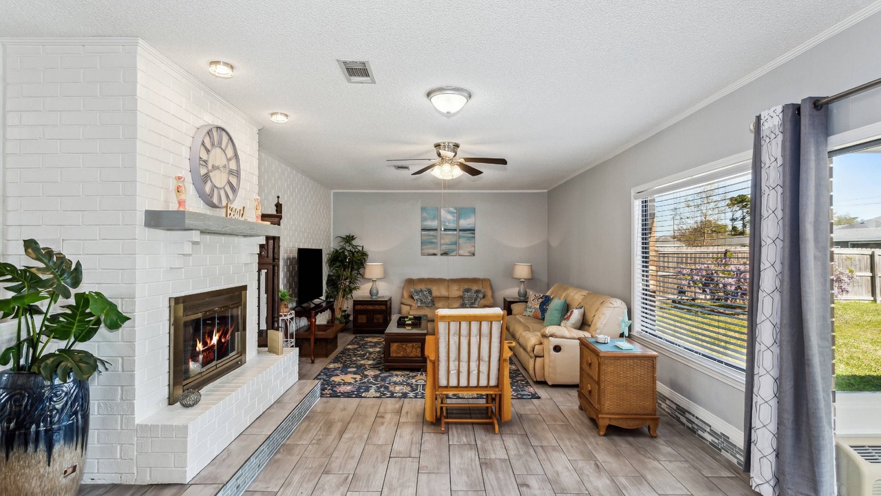Photo of Livingroom in Ono Island