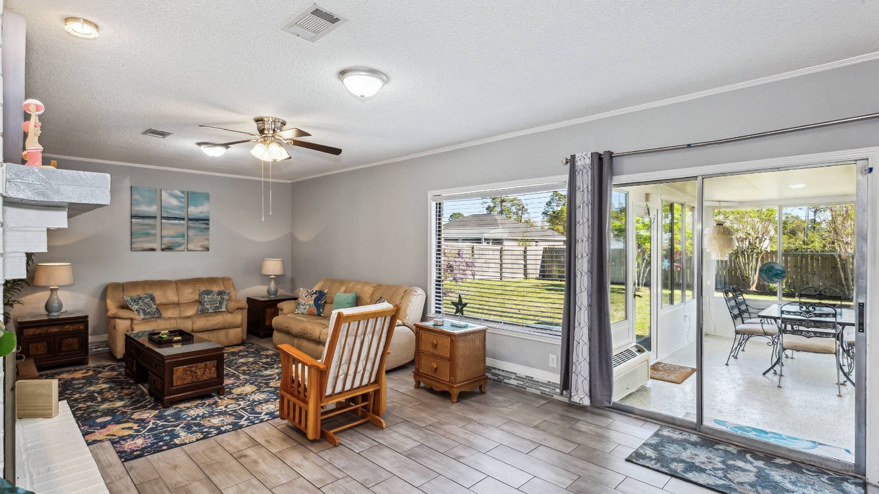 Photo of Livingroom in Ono Island