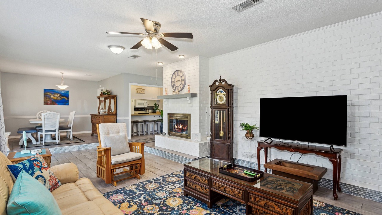 Photo of Livingroom in Ono Island