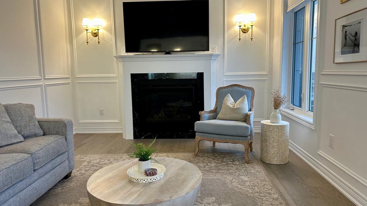 Photo of Livingroom in Oakville