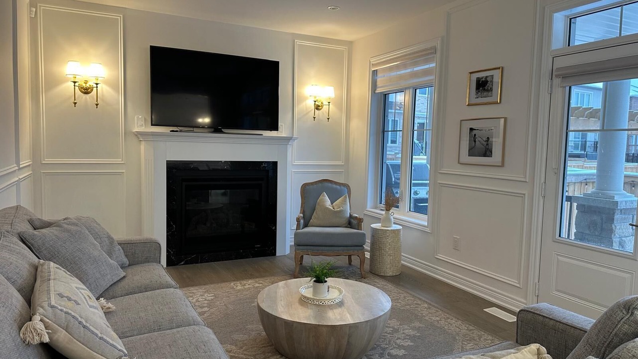 Photo of Livingroom in Oakville