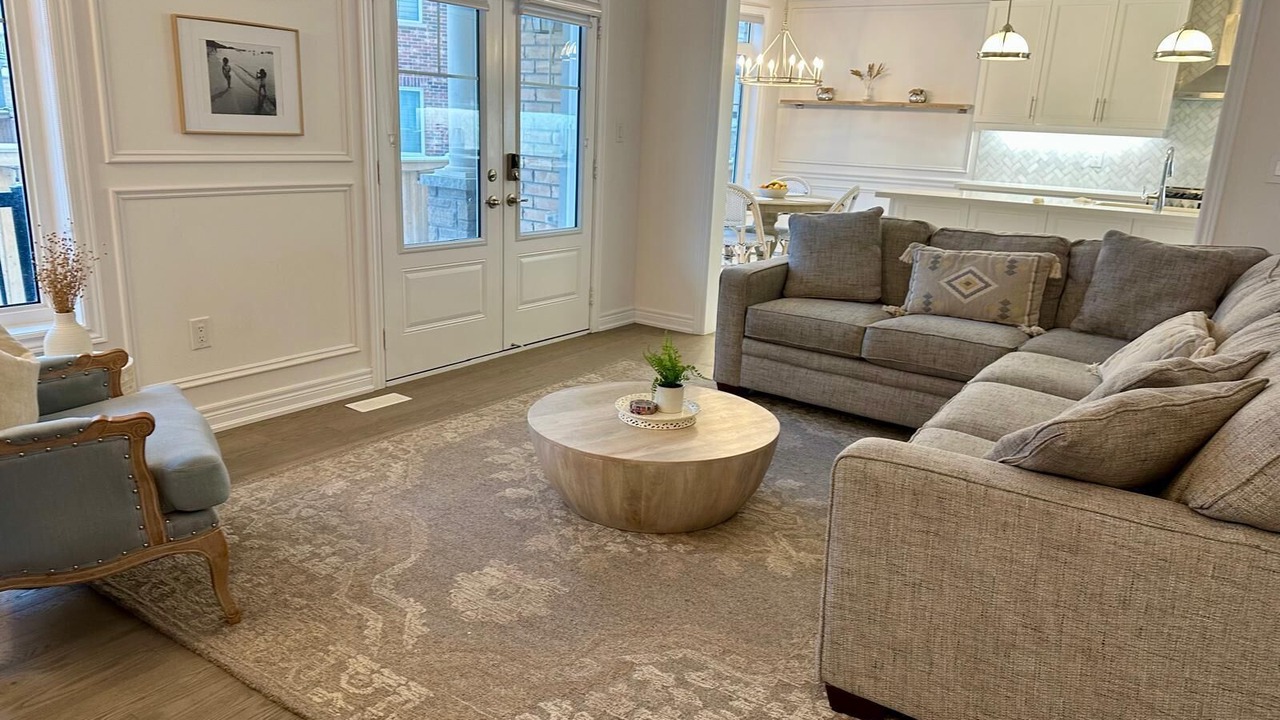Photo of Livingroom in Oakville