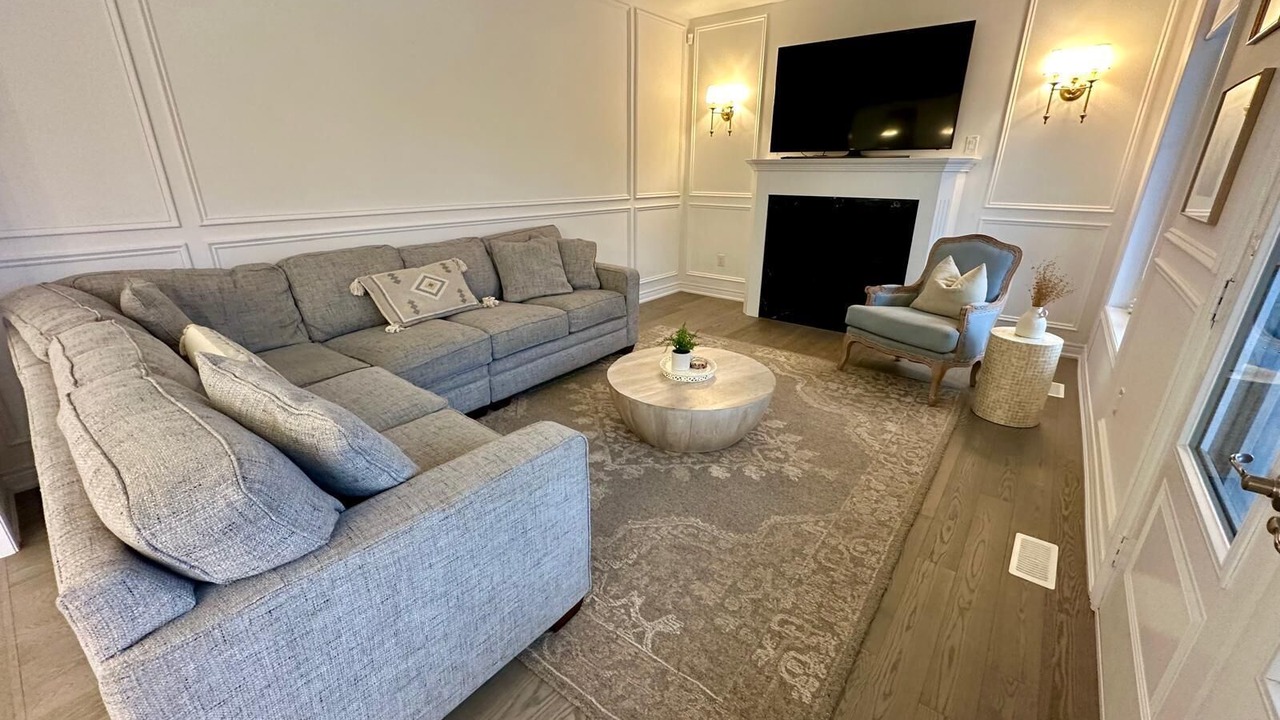 Photo of Livingroom in Oakville