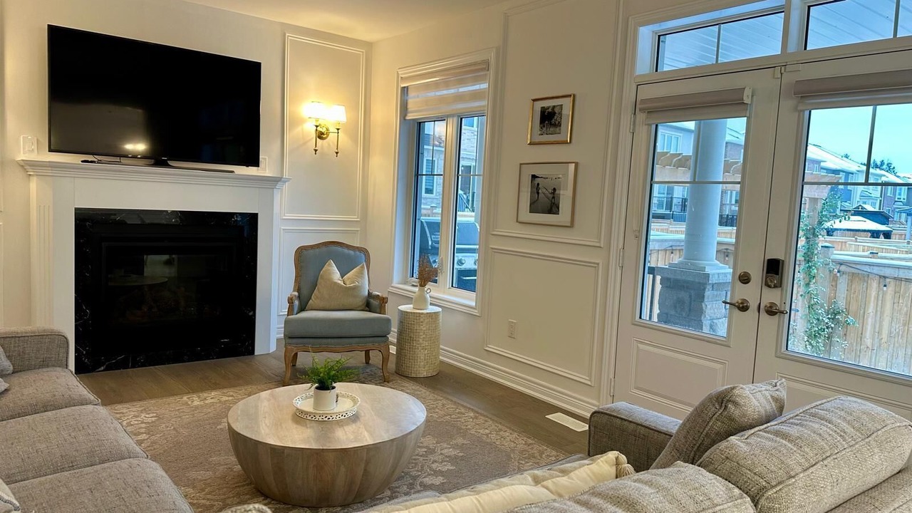 Photo of Livingroom in Oakville