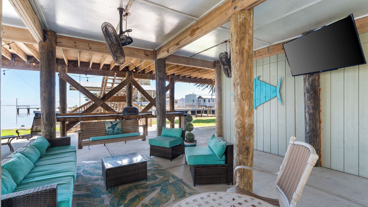 Photo of Patio Balcony in Pass Chateau Harbor