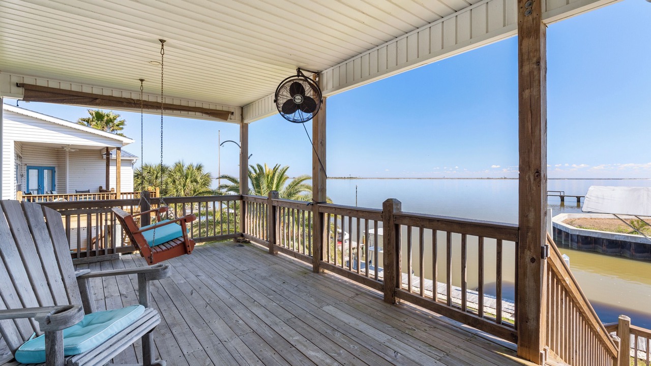 Photo of Patio Balcony in Pass Chateau Harbor