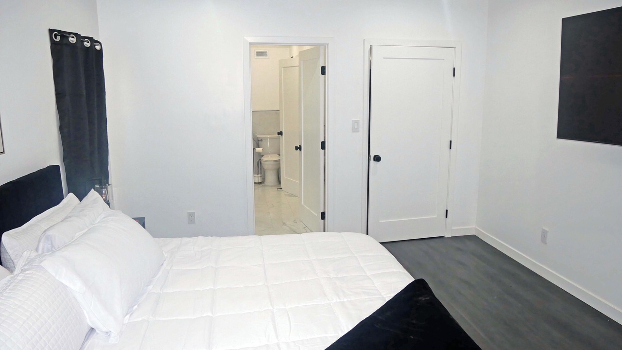 Photo of Bedroom in Mid City