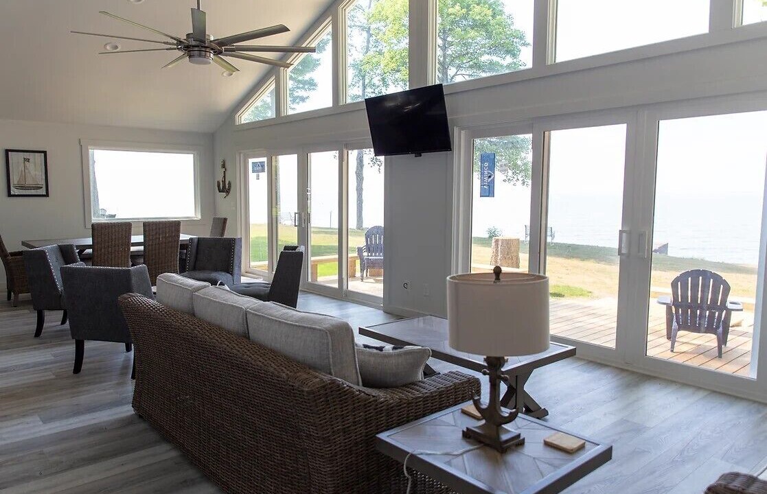 Photo of Livingroom in Madison-on-the-Lake