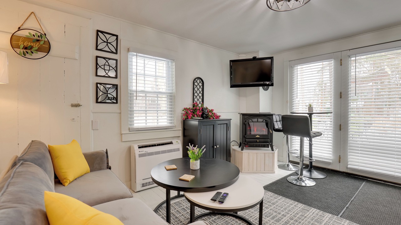Photo of Livingroom in Hammondsport