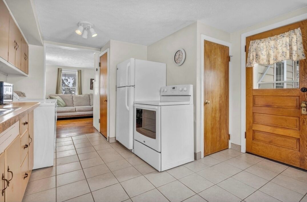Photo of Kitchen in George Haywood's Lakefront