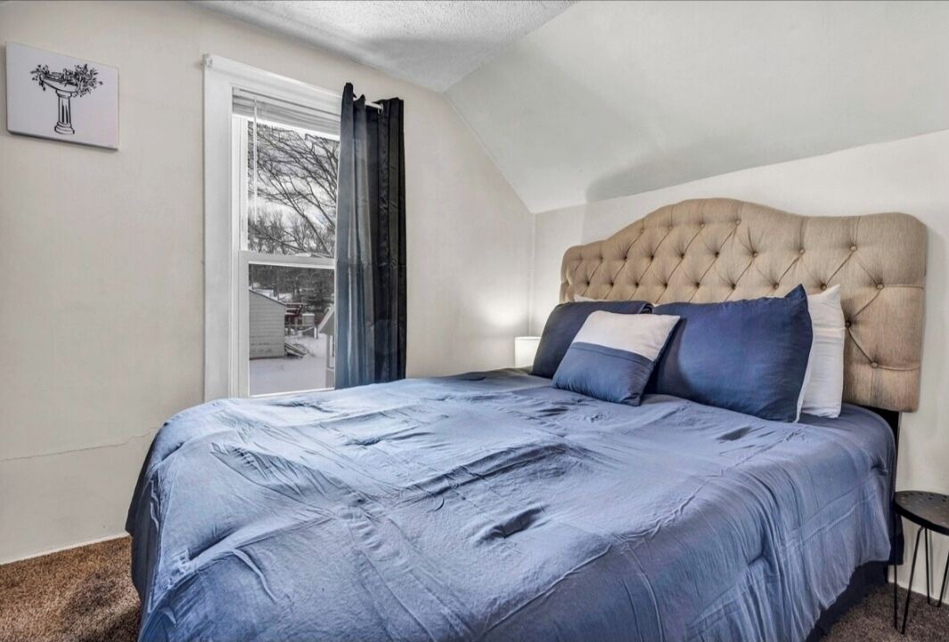 Photo of Bedroom in George Haywood's Lakefront