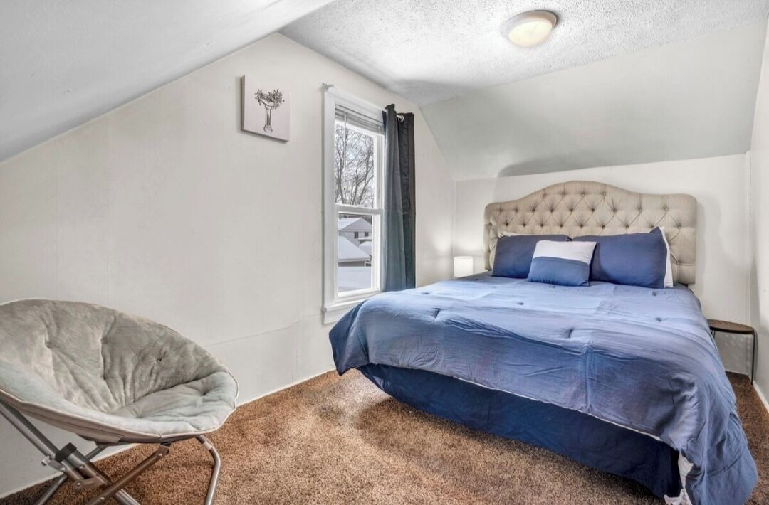 Photo of Bedroom in George Haywood's Lakefront