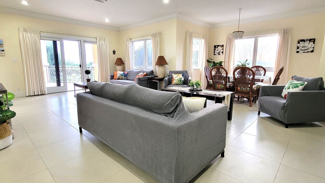 Photo of Livingroom in Bahamas Terrace