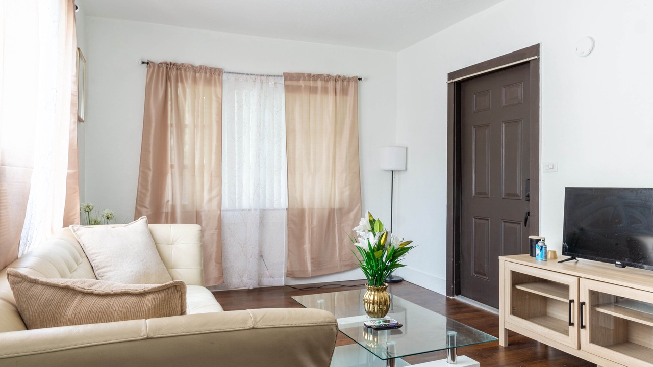 Photo of Livingroom in Biscayne Park