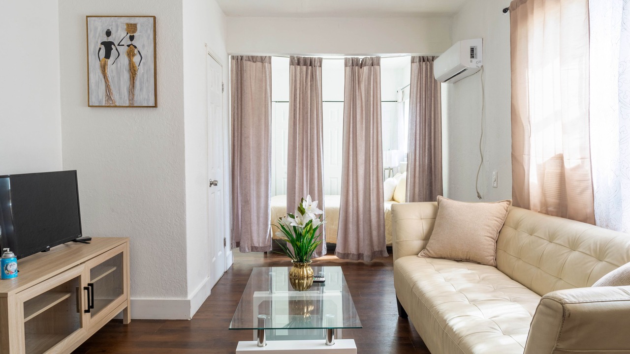 Photo of Livingroom in Biscayne Park
