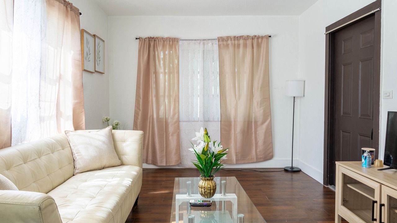 Photo of Livingroom in Biscayne Park