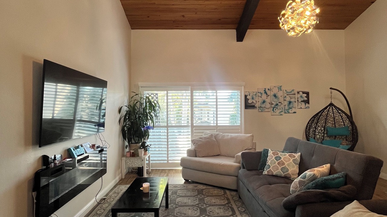 Photo of Livingroom in Encino