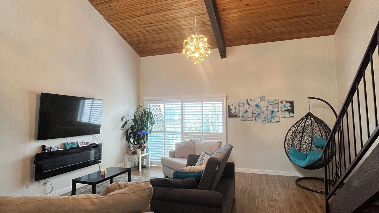 Photo of Livingroom in Encino