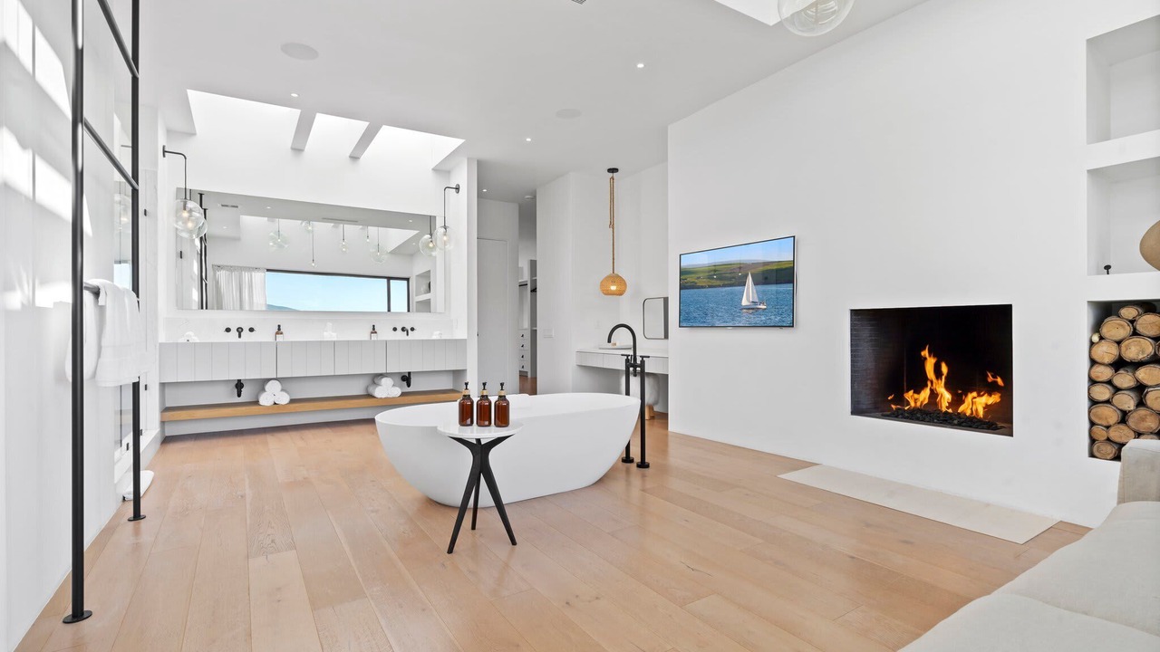 Photo of Livingroom in Western Malibu