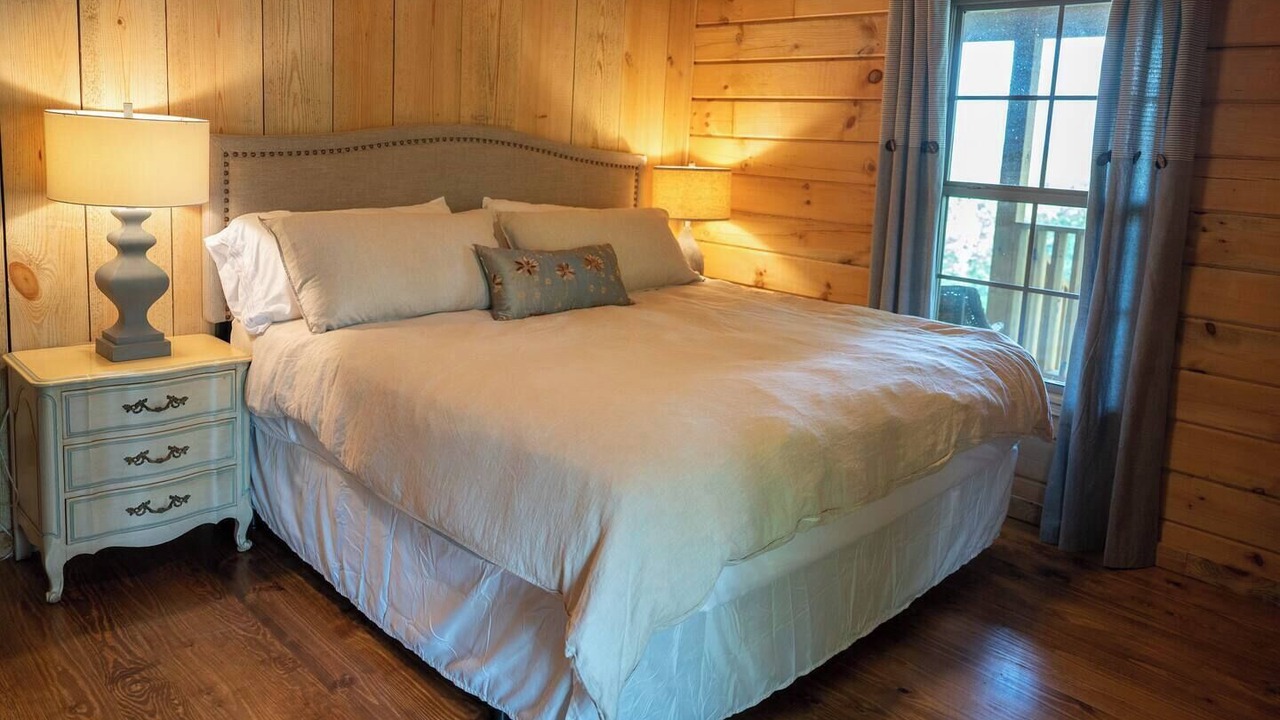Photo of Bedroom in Talladega