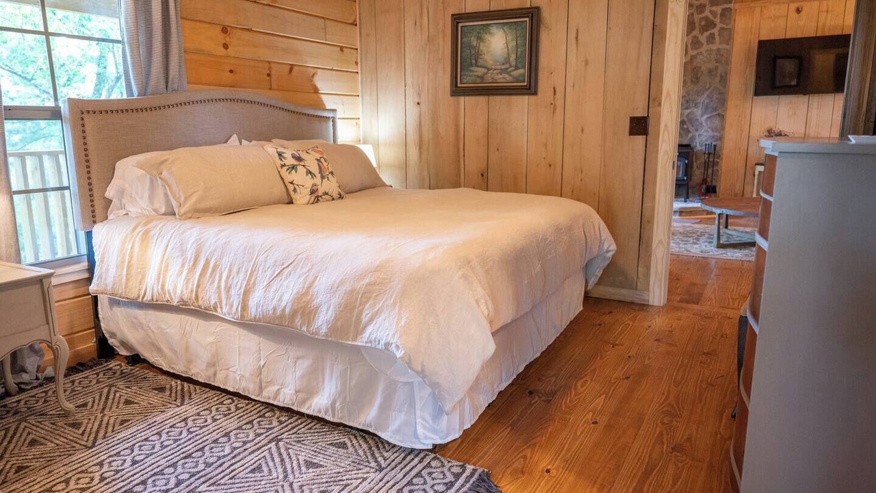Photo of Bedroom in Talladega