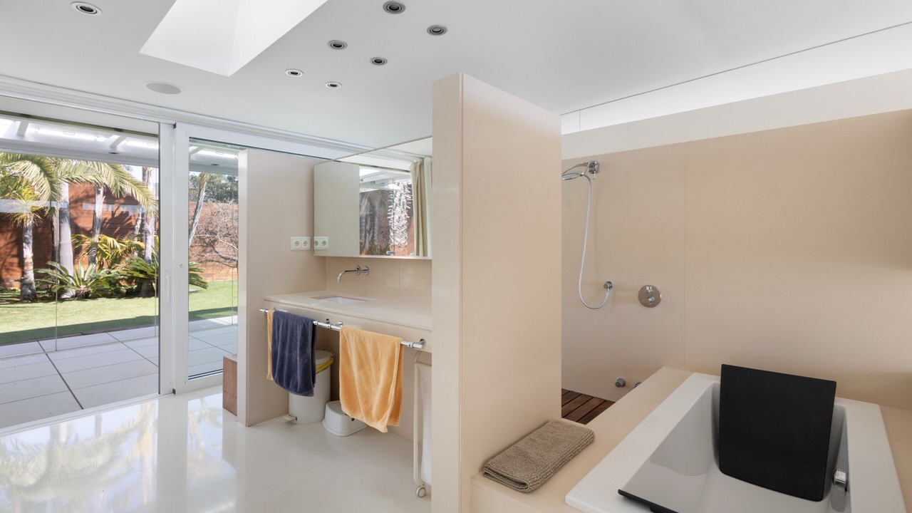 Photo of Bathroom in Quint Mar