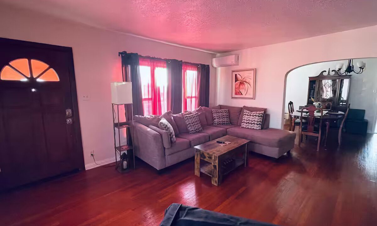 Photo of Livingroom in View Park-Windsor Hills