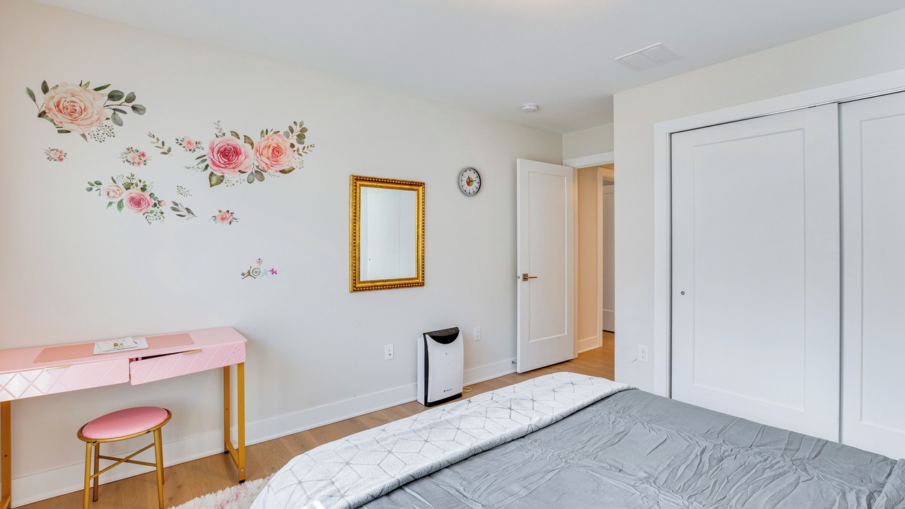 Photo of Bedroom in Rockaway