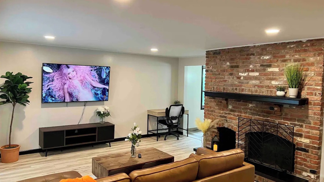 Photo of Livingroom in Amherst