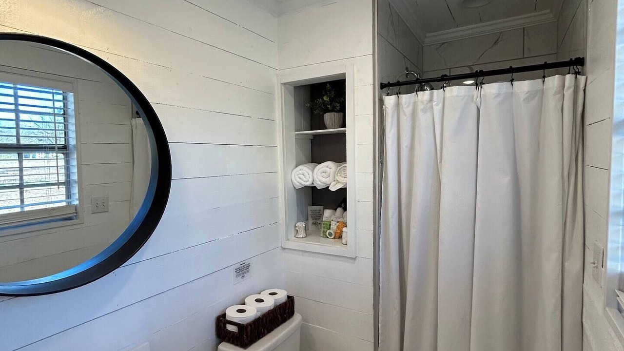 Photo of Bathroom in Albertville