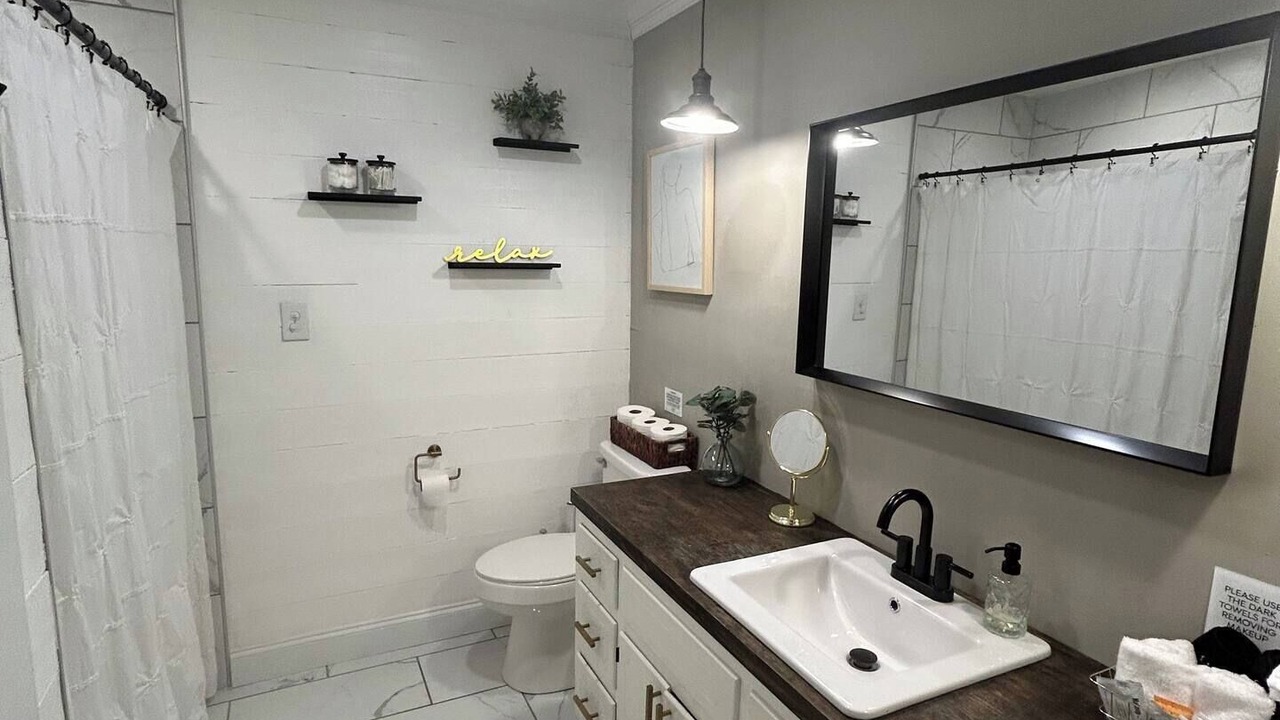Photo of Bathroom in Albertville