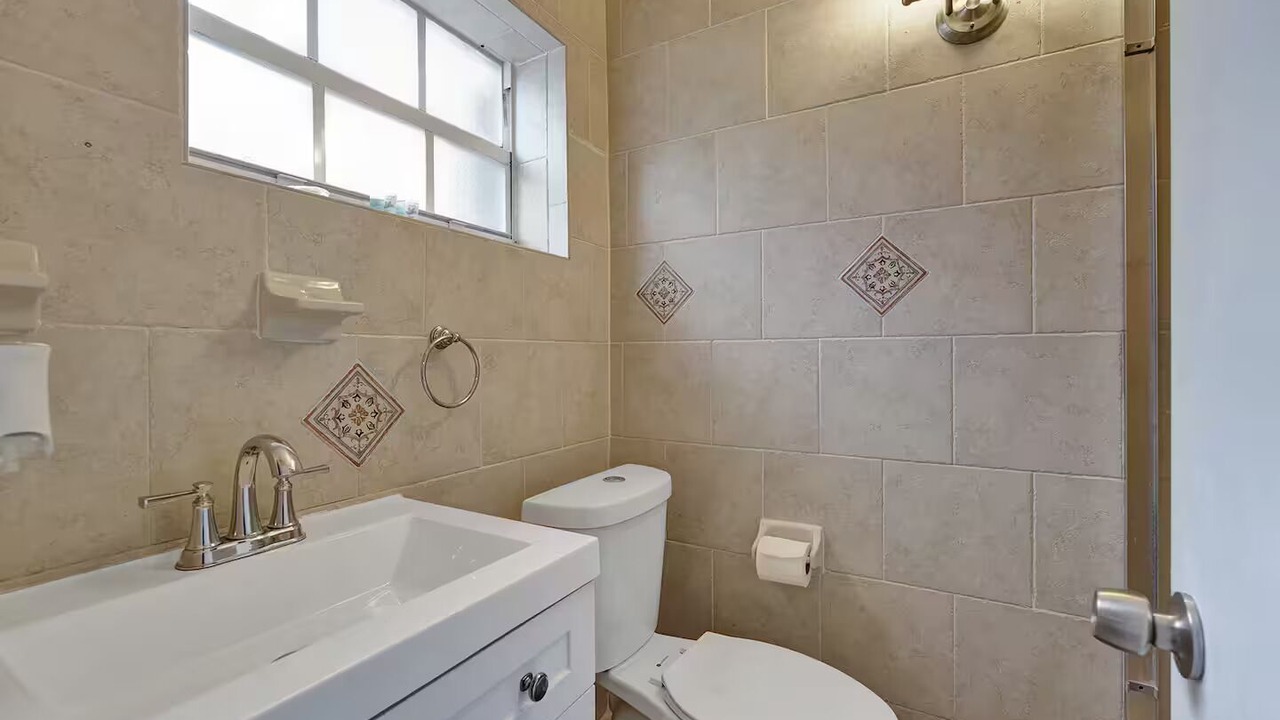 Photo of Bathroom in Golden Glades