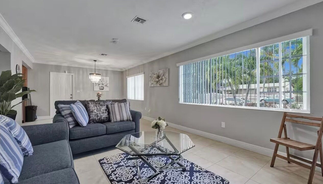 Photo of Livingroom in Golden Glades