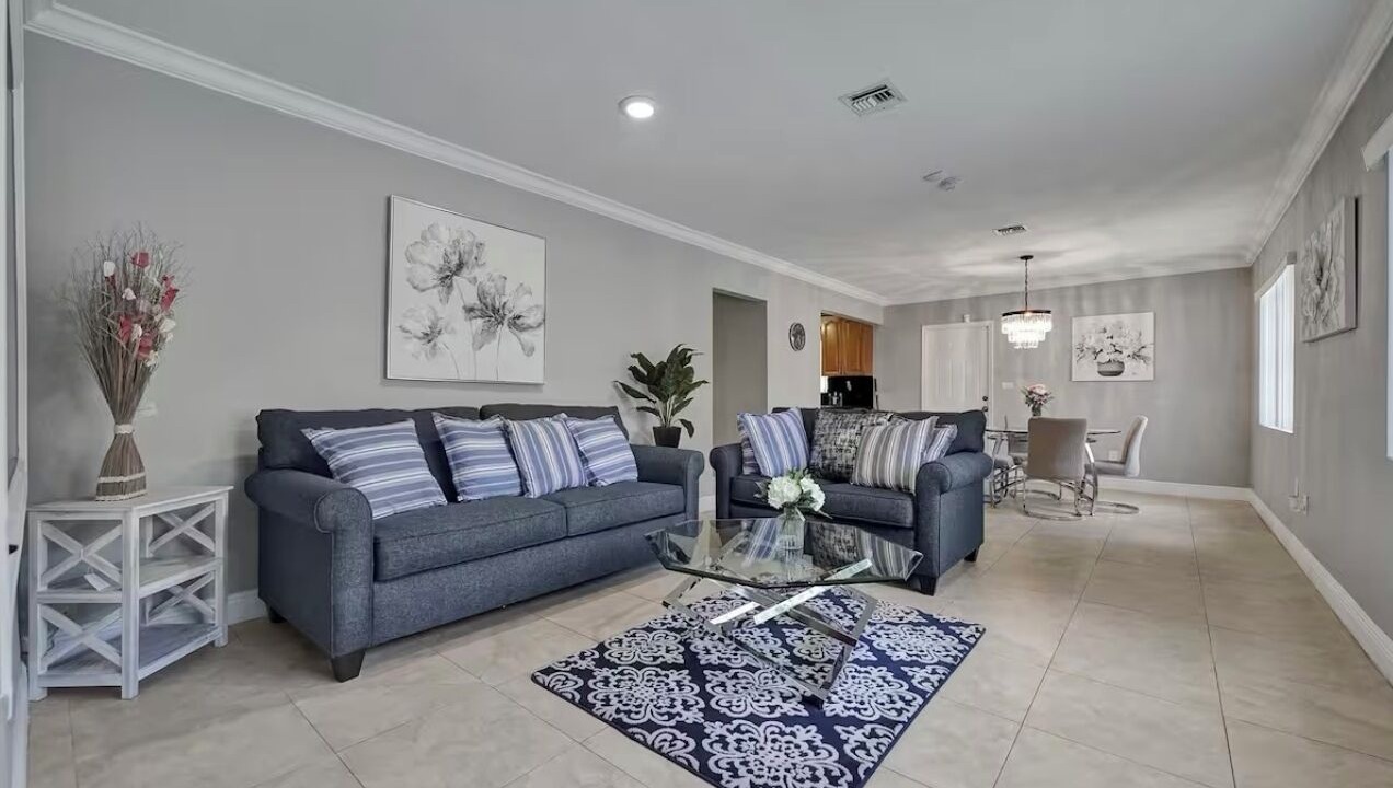 Photo of Livingroom in Golden Glades