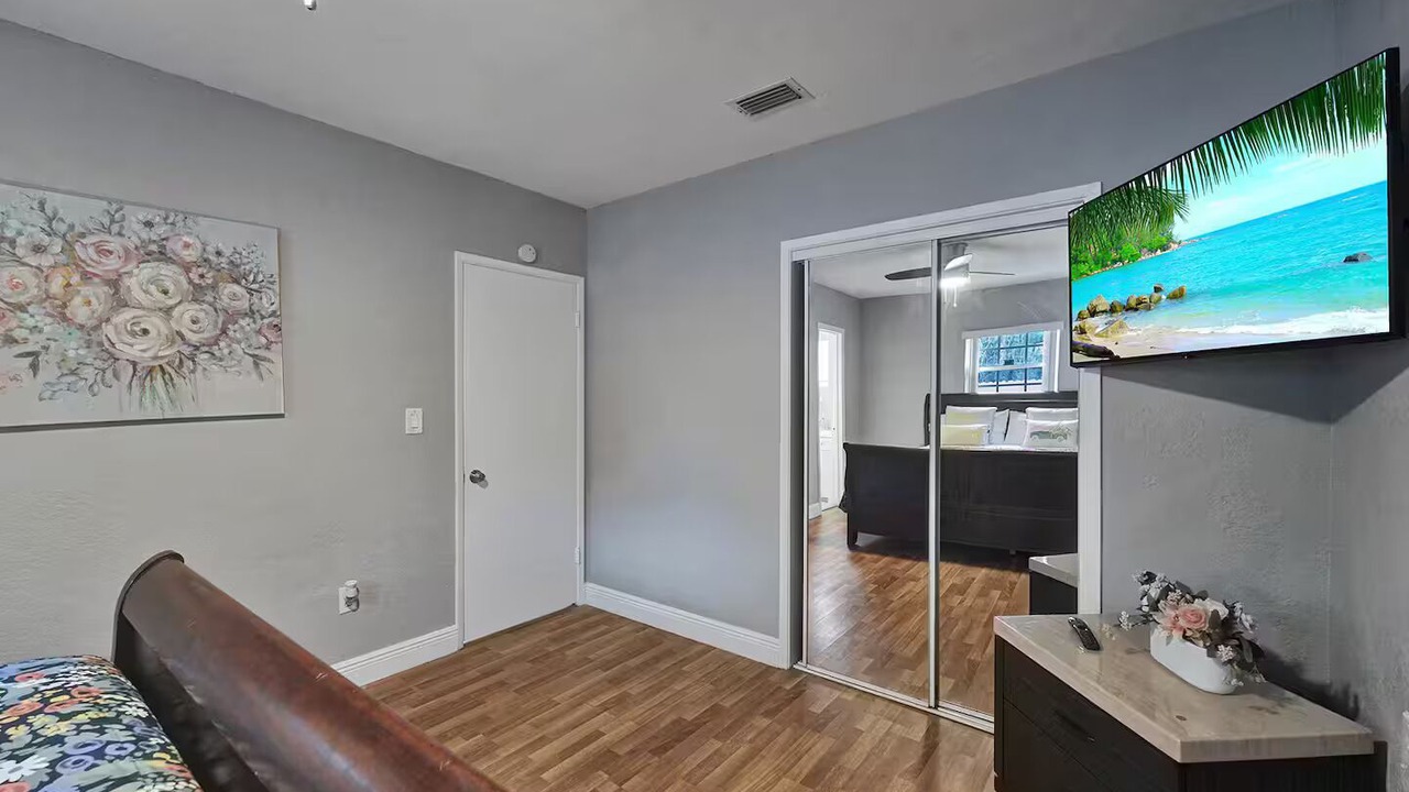 Photo of Livingroom in Golden Glades