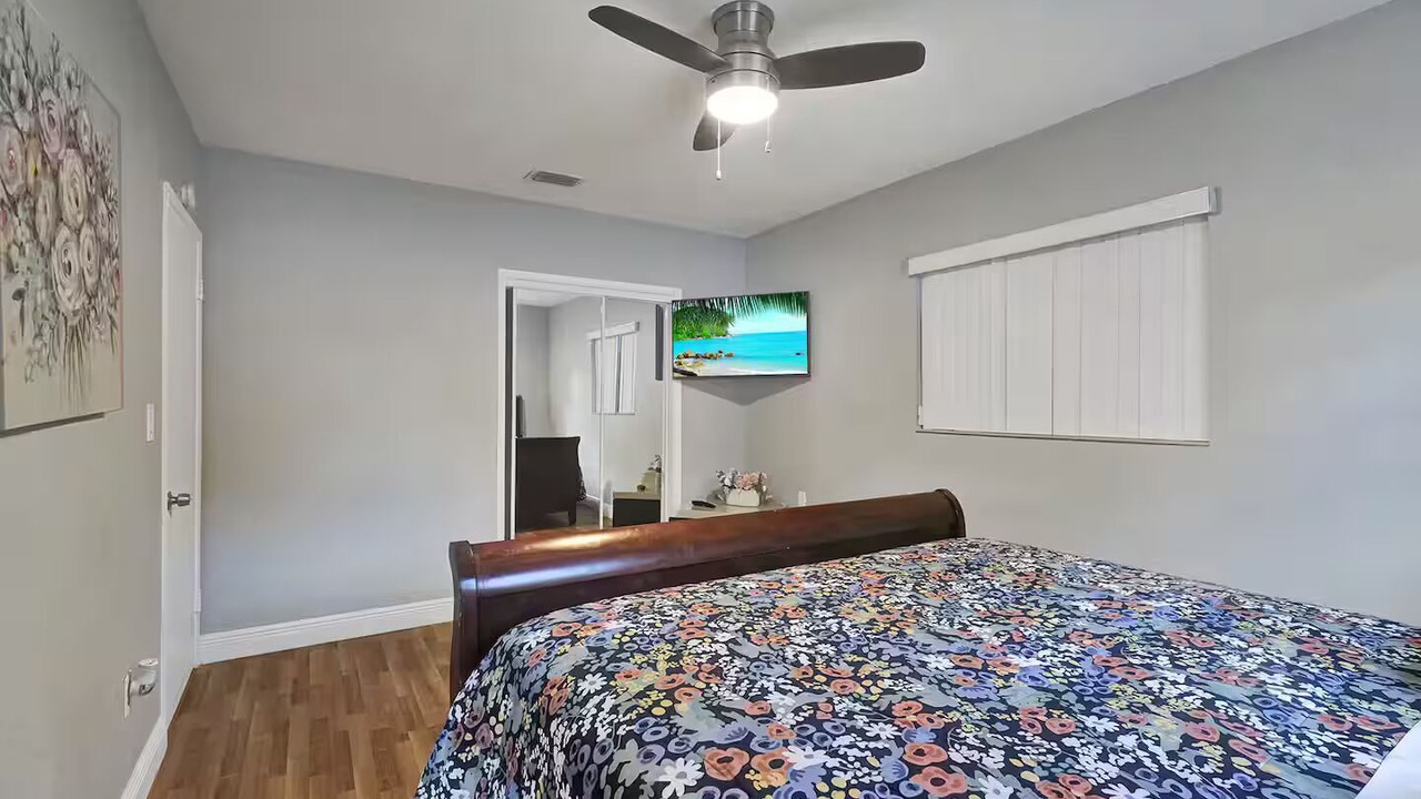 Photo of Bedroom in Golden Glades
