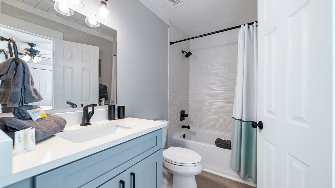 Photo of Bathroom in Orange Beach East
