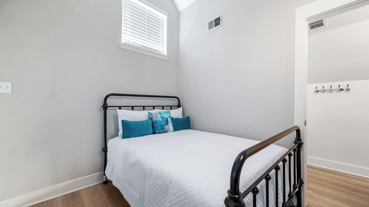 Photo of Bedroom in Orange Beach East