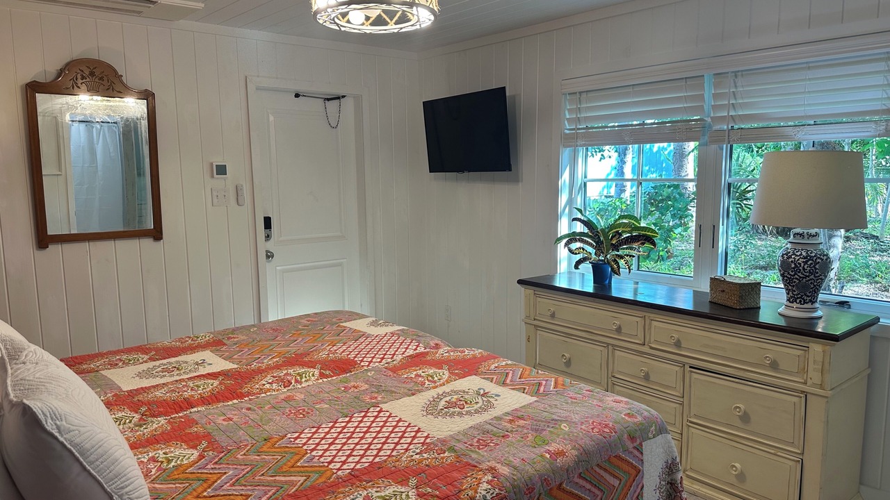 Photo of Bedroom in Green Turtle Cay