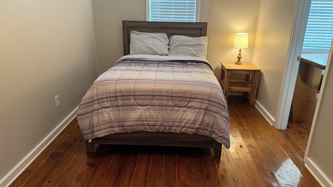 Photo of Bedroom in Elliott