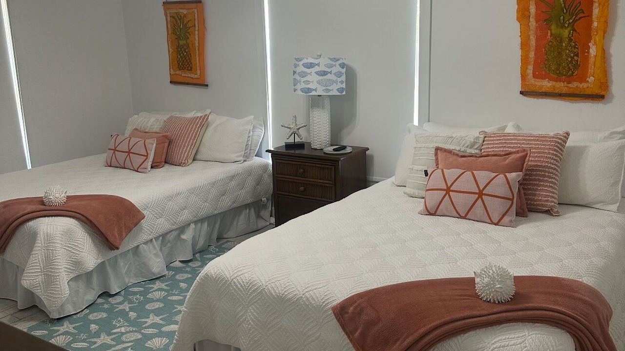 Photo of Bedroom in Green Turtle Cay