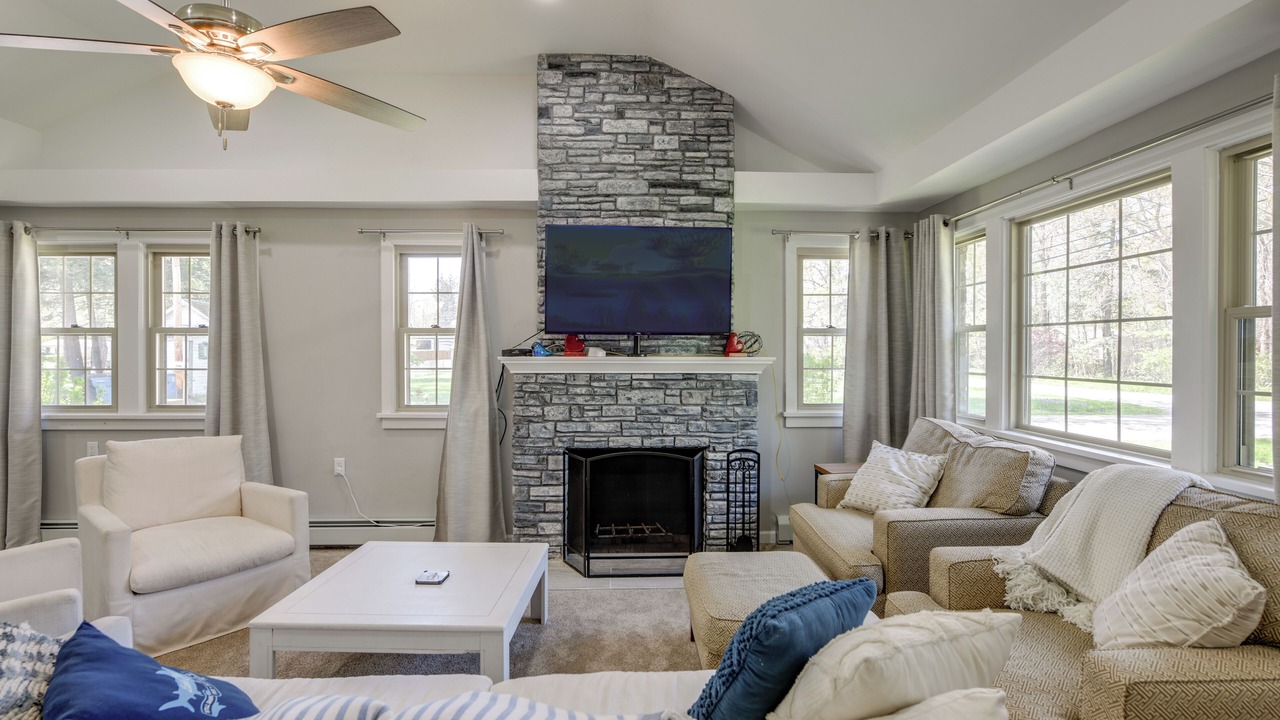 Photo of Livingroom in Lake Erie Beach