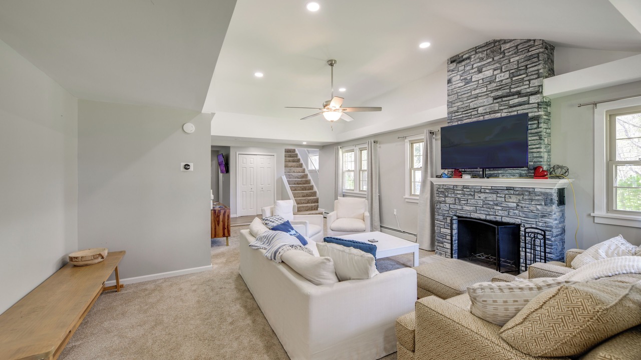 Photo of Livingroom in Lake Erie Beach