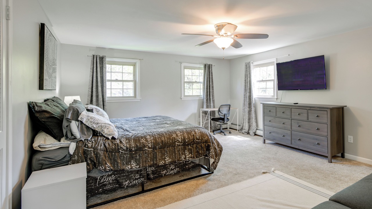 Photo of Bedroom in Lake Erie Beach