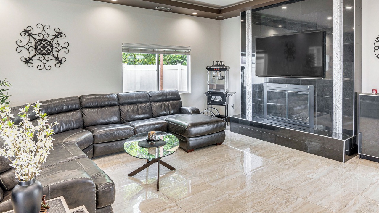 Photo of Livingroom in Reseda