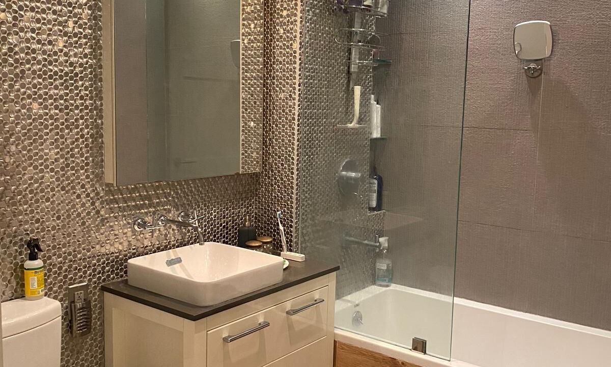 Photo of Bathroom in Hunters Point