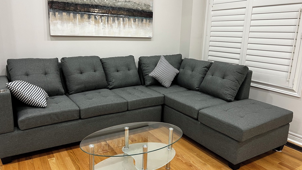 Photo of Livingroom in Halton Regional Municipality