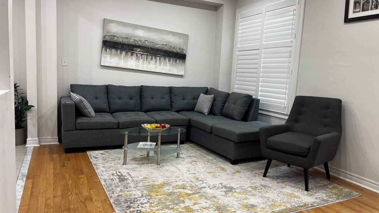 Photo of Livingroom in Halton Regional Municipality