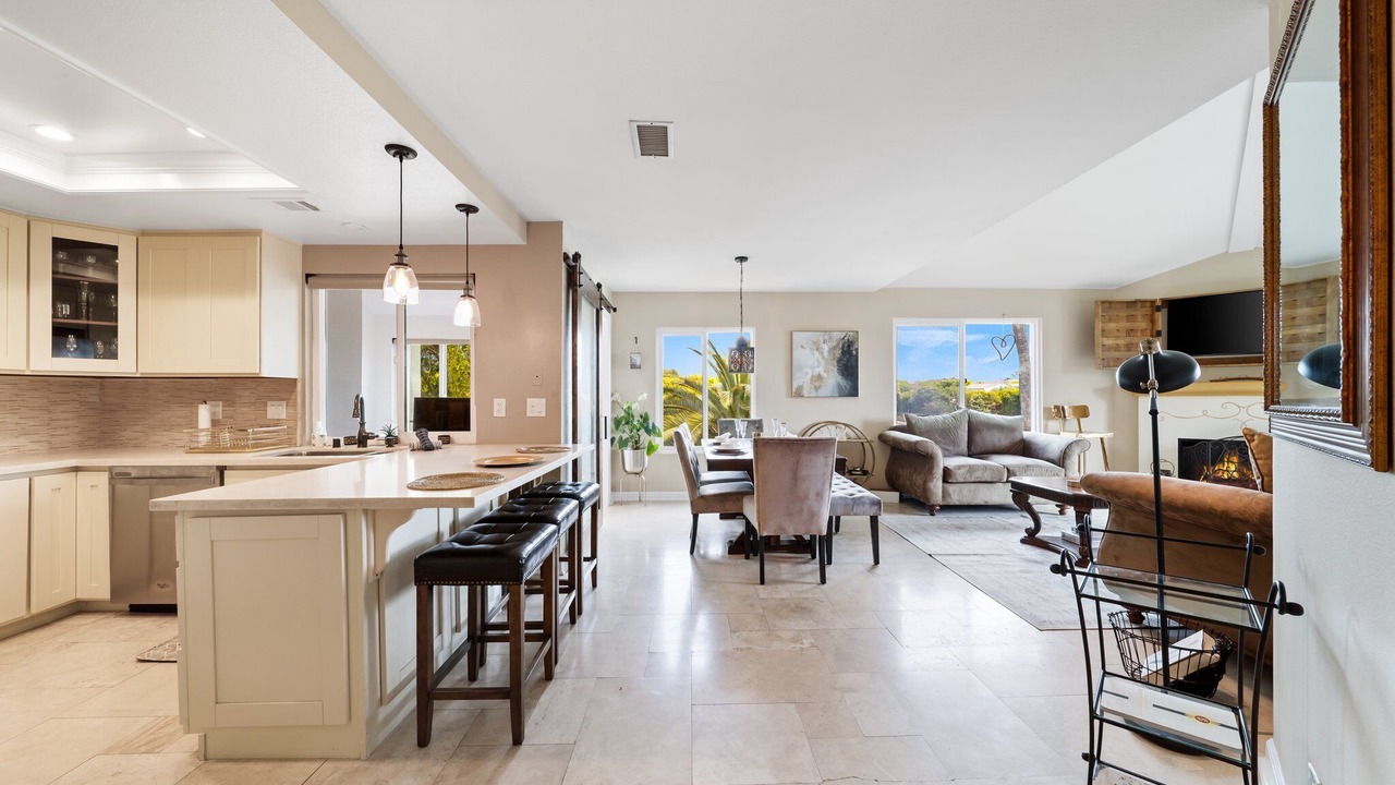 Photo of Livingroom in Corona del Mar