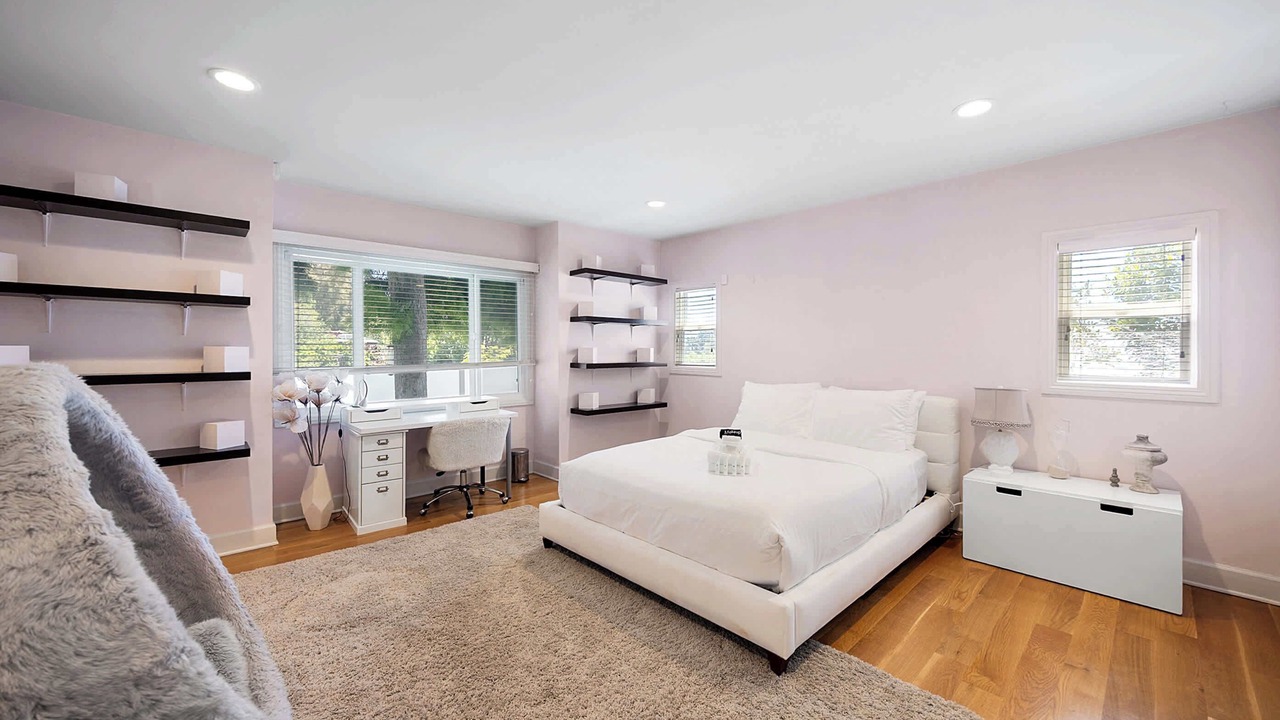 Photo of Bedroom in Beverly Hills